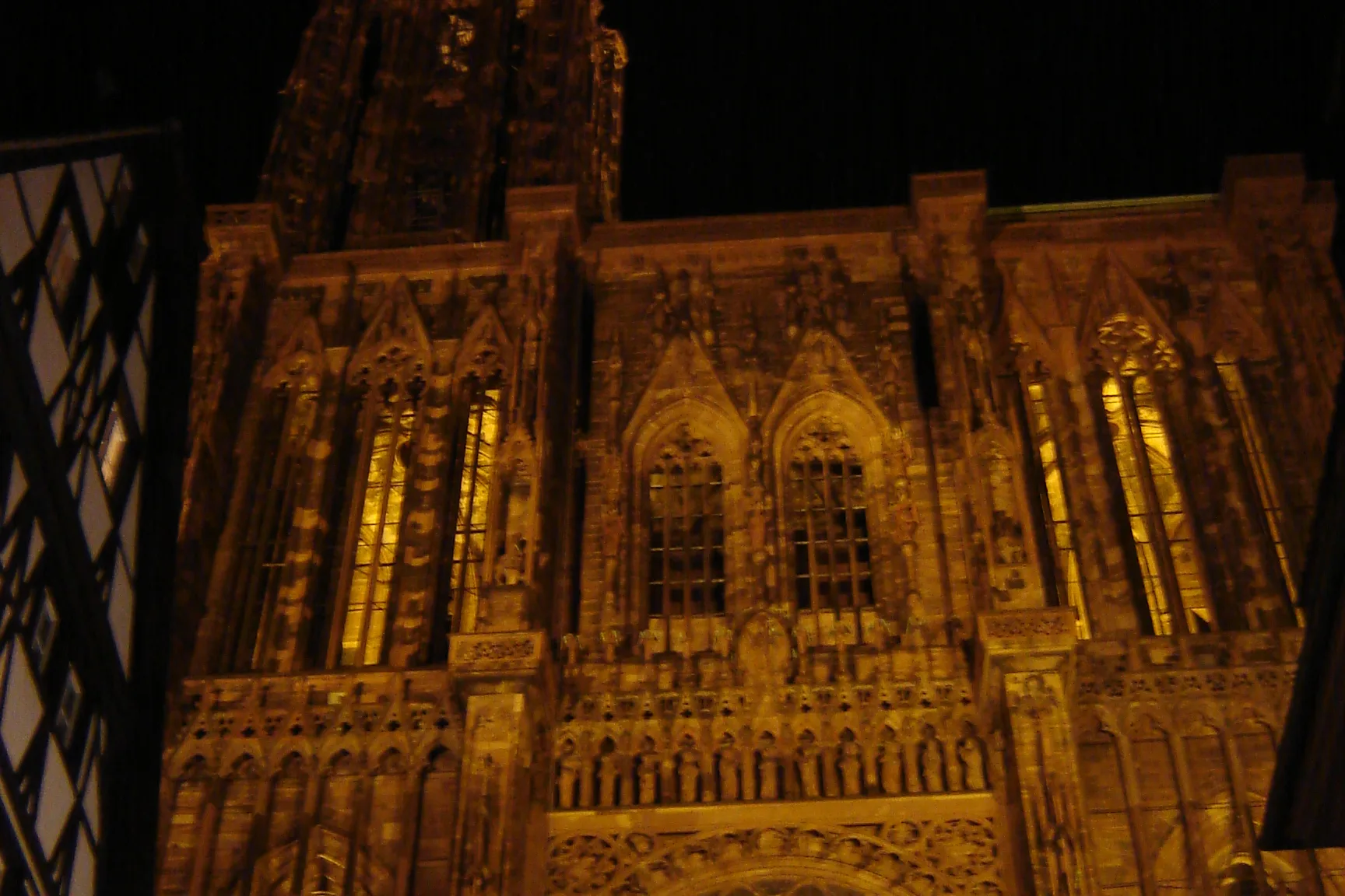 Cathédrale de Strasbourg illuminée de nuit